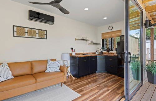 "Glamtainer" One of a kind Romantic Luxe Retreat, 8 Minutes to Emerald Beach, Outdoor Haven - Foto 23