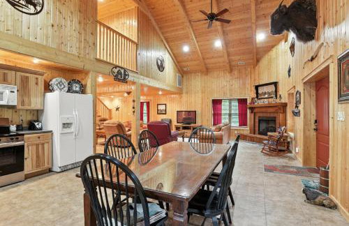 Secluded Mountain Retreat with Stunning Views home - Photo 4