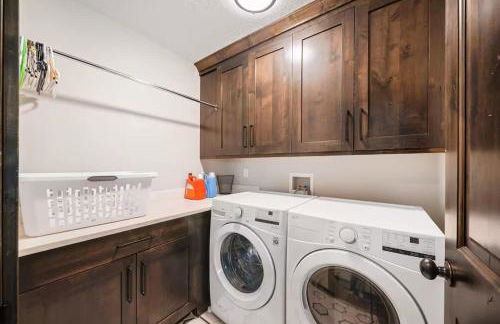 Spacious 5BR Family Townhome with Hot Tub and Garage - Foto 20