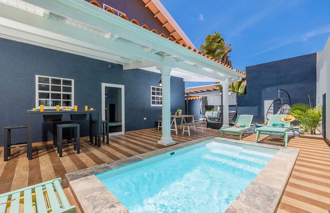 Renovated 4br2ba w Private Pool in Prime Location - Foto 1