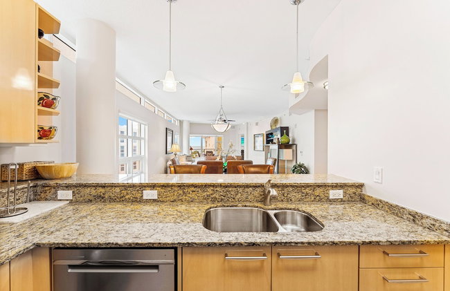 Crescent Condos by Beachside Management - Foto 100