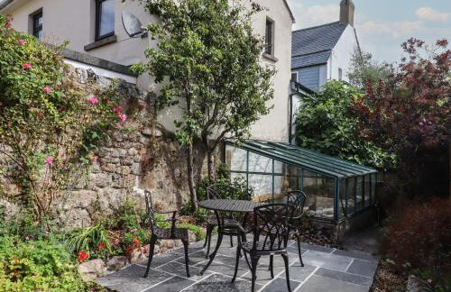 The Cottage on The Square - Photo 30