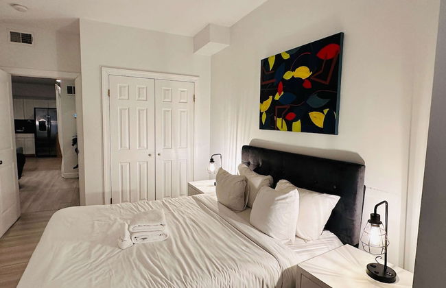 Cherry Suites 2BR Apt w W D Arcade Machine - Foto 44