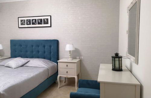 Pirofani Villa Apartments - Photo 2