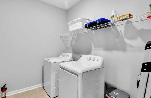 Charming 4BR Ranch-Style Home - Corner Lot home - Foto 28