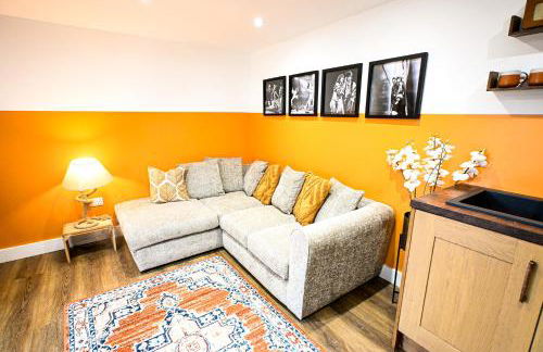 The Hideout - private luxury cabin near the sea with garden area, sea views and parking - Foto 15