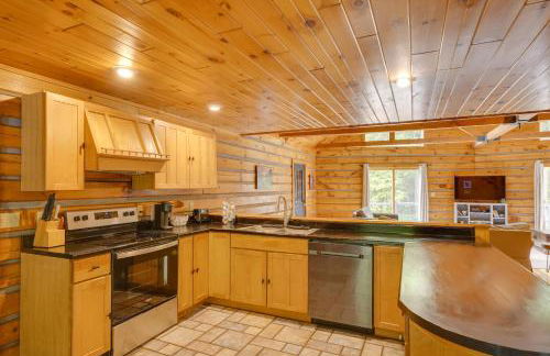 A-Frame Log Home with Game Room Near Lake George! - Foto 10