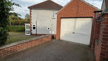 Hellaby House - Photo 4