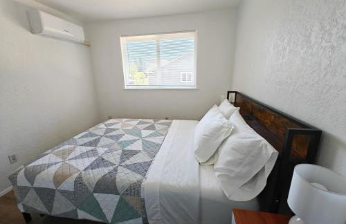 Cozy home, Walk to Lake, Food & Shops, EV Charger - Foto 11