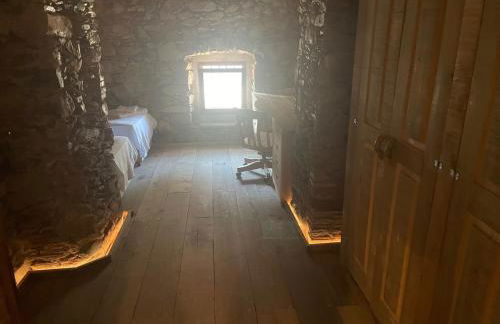 CASA RURAL DE ENSUEÑO EN CANTALLOPS CON 9 HABITACIONES DOBLES CON BAÑOS PRIVADOS Y PISCINA DE 20M x 2,70M - Foto 11