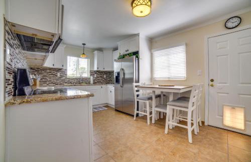 Relax Fireside! Tahoe Area Home 28 Mi to Slopes - Foto 9