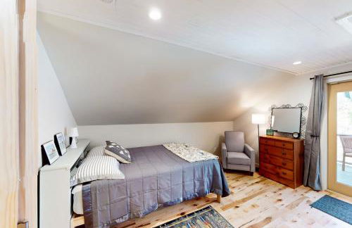 1 Mi to Crystal Lake! Couples Retreat with Deck - Photo 4