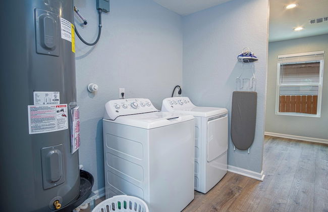 Spacious Delightful 4 BR/ 3 BA Close to Downtown - Foto 25