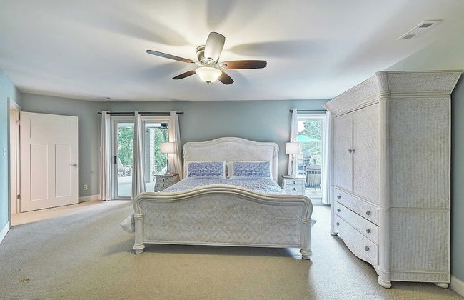 Lakefront w/ Private Dock + Hot Tub Pontoon Rental Butler Bliss by Avantstay - Photo 2