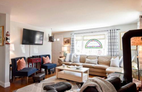 5 Min to Beach Yard w Fire Pit - Foto 8