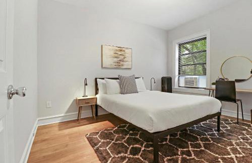 Warm & Lovely 2BR Apt close to Dining & Shops - Touhy 1S - Foto 7