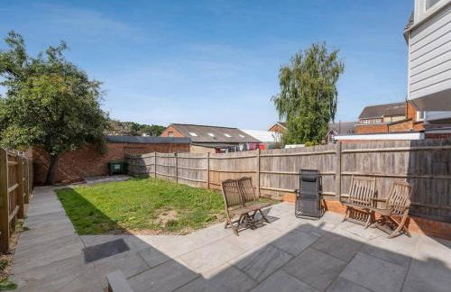 Charming 5 Bedroom Home in High Wycombe Perfect for Families - Foto 2