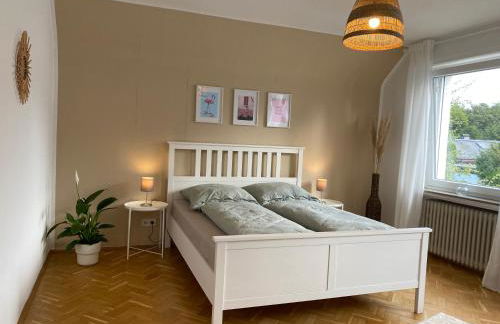 Großzügiger Komfort direkt am Waldrand - Foto 1