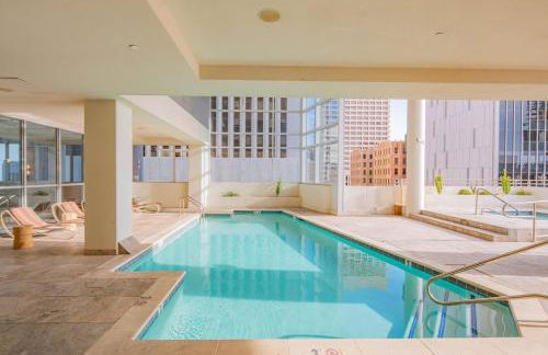 Stylish 1BR HighRise DT, Parking, Pool, Gym, W-D, Golf - Foto 8