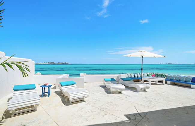 Modern, Stunning & Bright Central Beach Villa - Photo 13