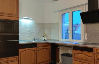 Schöne und optimal gelegene Wohnung OG - Foto 2