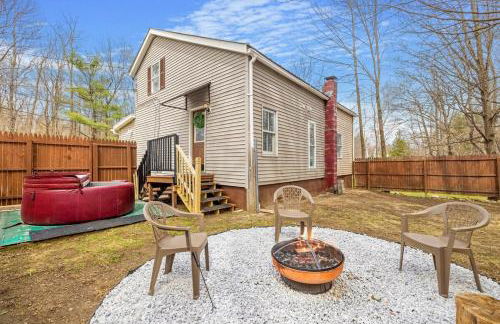 Cozy 3BR Retreat in Downtown Bethlehem - Hot Tub, Trails, Near Ski & Hike - Photo 29