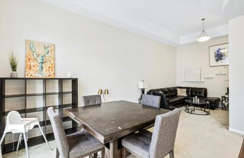 Ultimate LA Vacation 2BR w Pool Above Shops - Foto 3