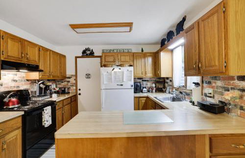 Serenity and Fun all in one in this Cozy Pocono Cabin - Foto 12