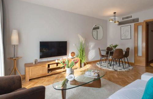 Vivienda con zona de trabajo, piscina y parking - Foto 4