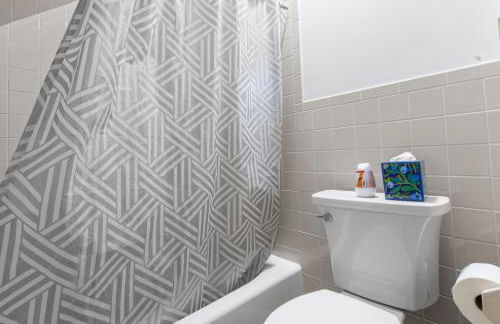 17-19Cozy&Spacious 6BR home in Malden with window AC and free parking - Foto 9