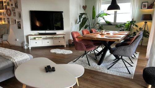 Wohlfühloase mit Pool, Kamin & großer Terrasse - Foto 4