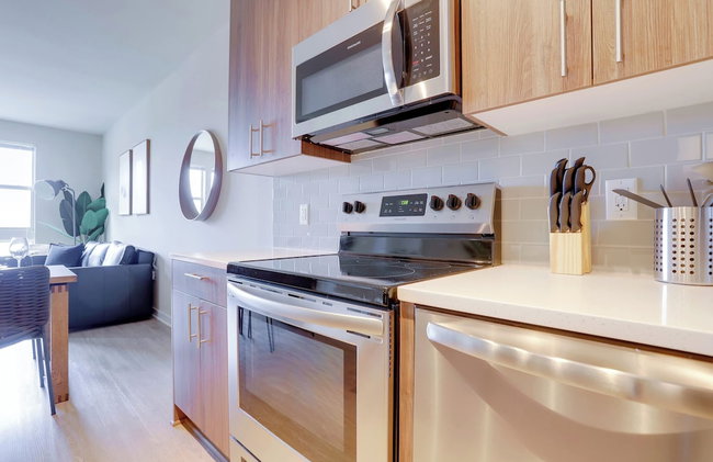 Huntington Apartments near Huntington Metro - We Host - Photo 37