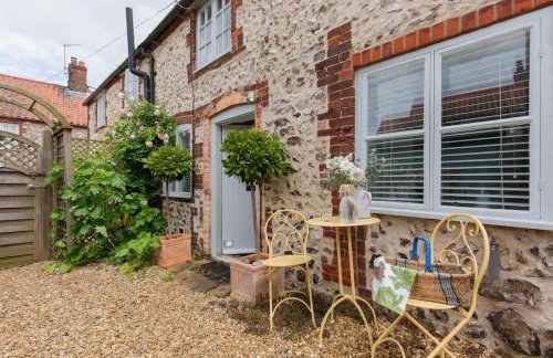 The Artist's Studio at Meadow Cottage - Photo 17