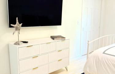 Amazing Southampton Home with Private Heated Pool - Foto 44