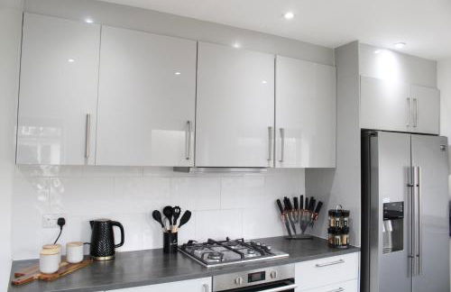 "The Cromwell" I Contractor's Haven Borehamwood I 3 - 6 Beds I Free Parking, Netflix & Sky Sports - Foto 9