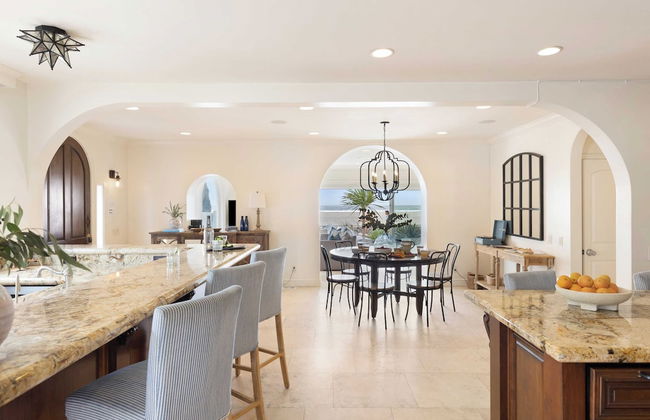 Shoreline by Avantstay Spectacular Beachfront Home w/ Fire Pit, Spa & Pool Table - Foto 15