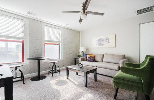 Modern Mass Ave 1BR Apartment with Kitchen - Foto 17