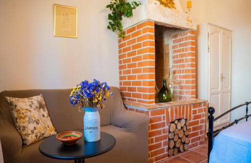 Charming Villa with Private Garden & BBQ - Foto 14