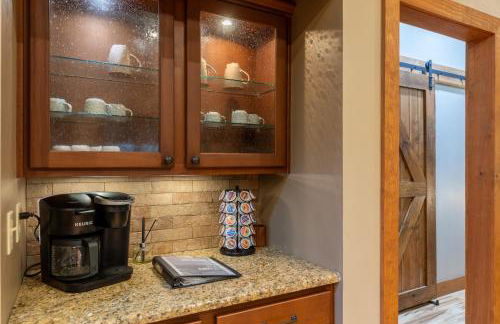 King Bed, Putt-Putt w/ Hot Tub, & Other Games - Foto 48