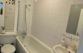 2 Bedroom Flat in Camberwell Green - Central Location with excellent connections to tourist attractions and main London airports - Photo 16