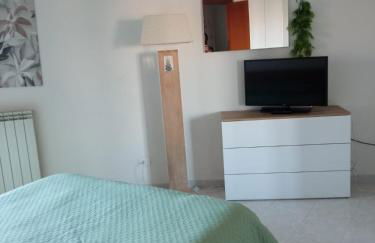 A casa di Frida & Mika - COMODO PUNTO DI SOSTA - Vicino a tutti i servizi - a 20 minuti dall'autostrada - Foto 6