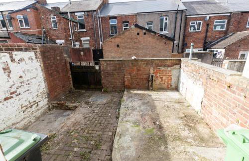 2-Bed House•Free Parking•WiFi•Long Stays Welcome - Photo 31