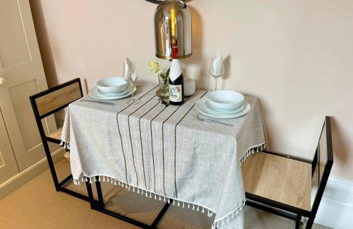 Luxury King-Bed EnSuite with Quiet Private Patio - Foto 14