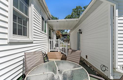 Peaceful Pastel - Cheerful Cottage Close to Pere Marquette and Muskegon Lake - Pet Friendly - Foto 13