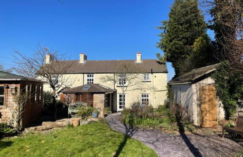 Vauxhall Cottage, Chepstow - 4 Bedroom Pet-Friendly Home with Private Fenced Garden, Walk to Town and Castle - Foto 16