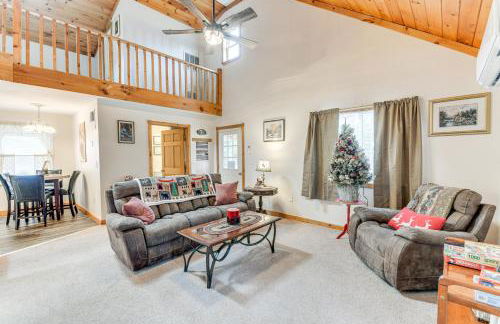 Charming and Cozy Cabin Near Lake Champlain! - Foto 1