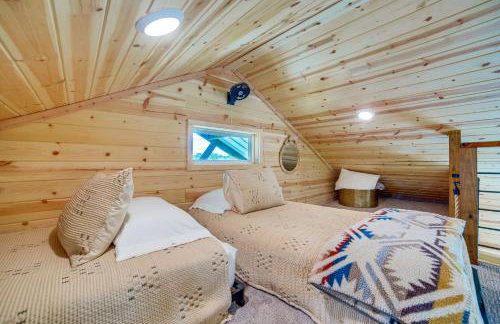 Pond and Grazing Cattle! Rural Getaway Near Van - Foto 17