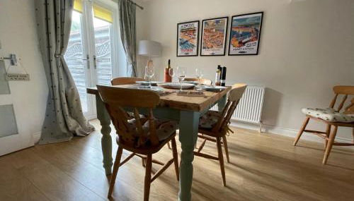 Bramblebee Cottage Salthouse - Photo 3