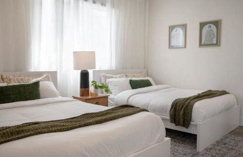 Modern 5-bedroom House FREE parking - Foto 21