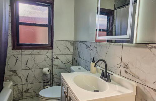 Spacious 3BR Niagara Falls Home with King Bed & Parking 18 Blocks from the Falls - Foto 14